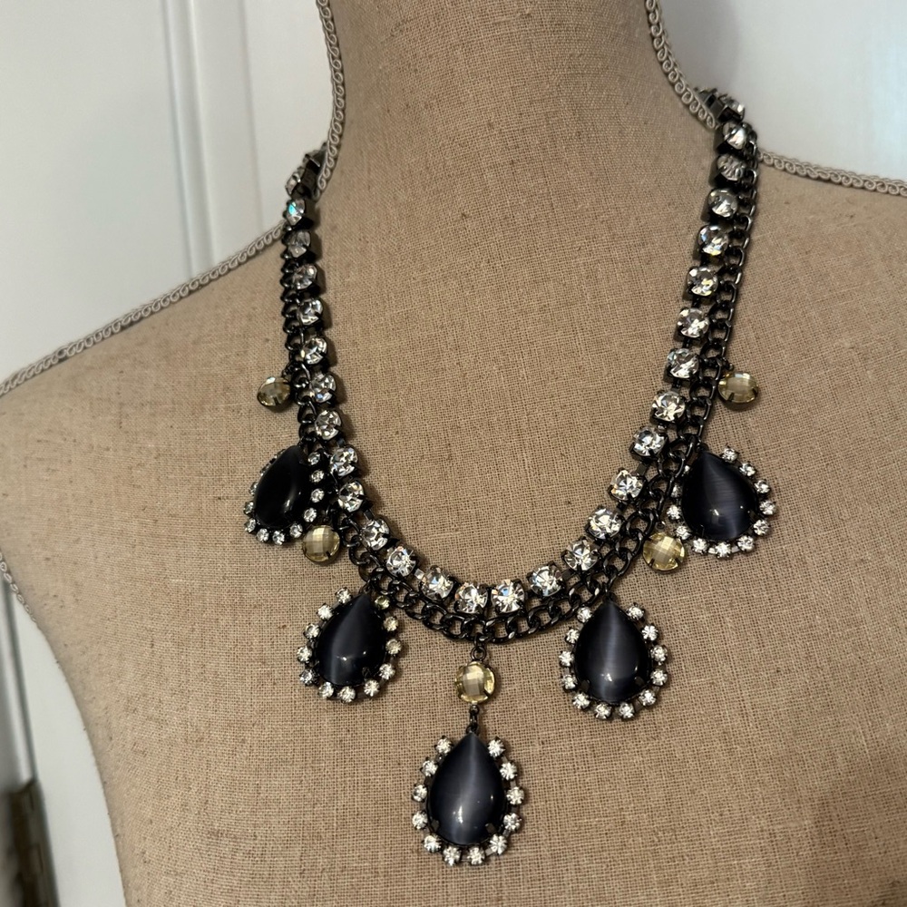 NEW NECKLACE GUNMETAL CHAIN LARGE RHINESTONES AND GRAY TEARDROPS STATEMENT 21”